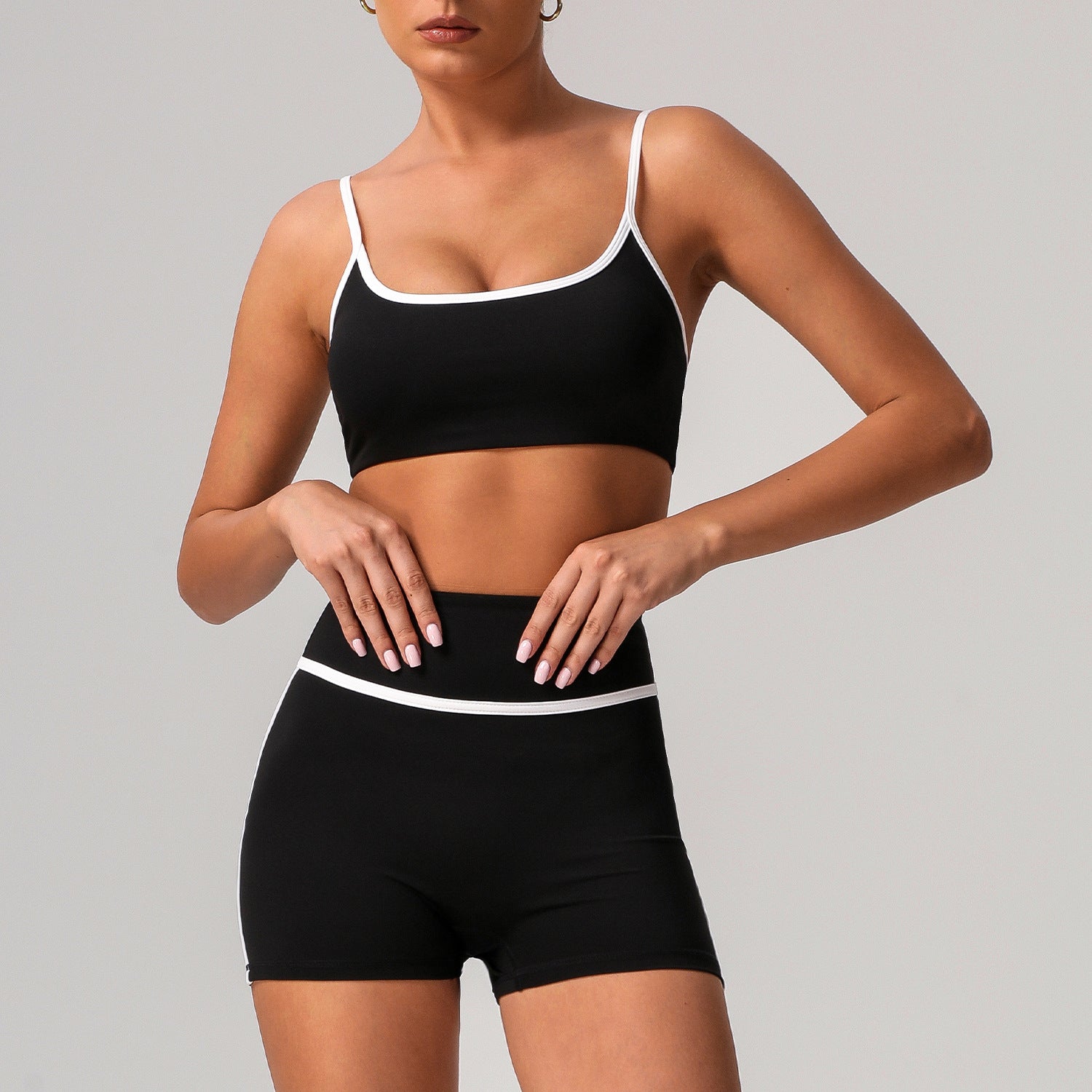Tight-fitting and skin-like yoga set