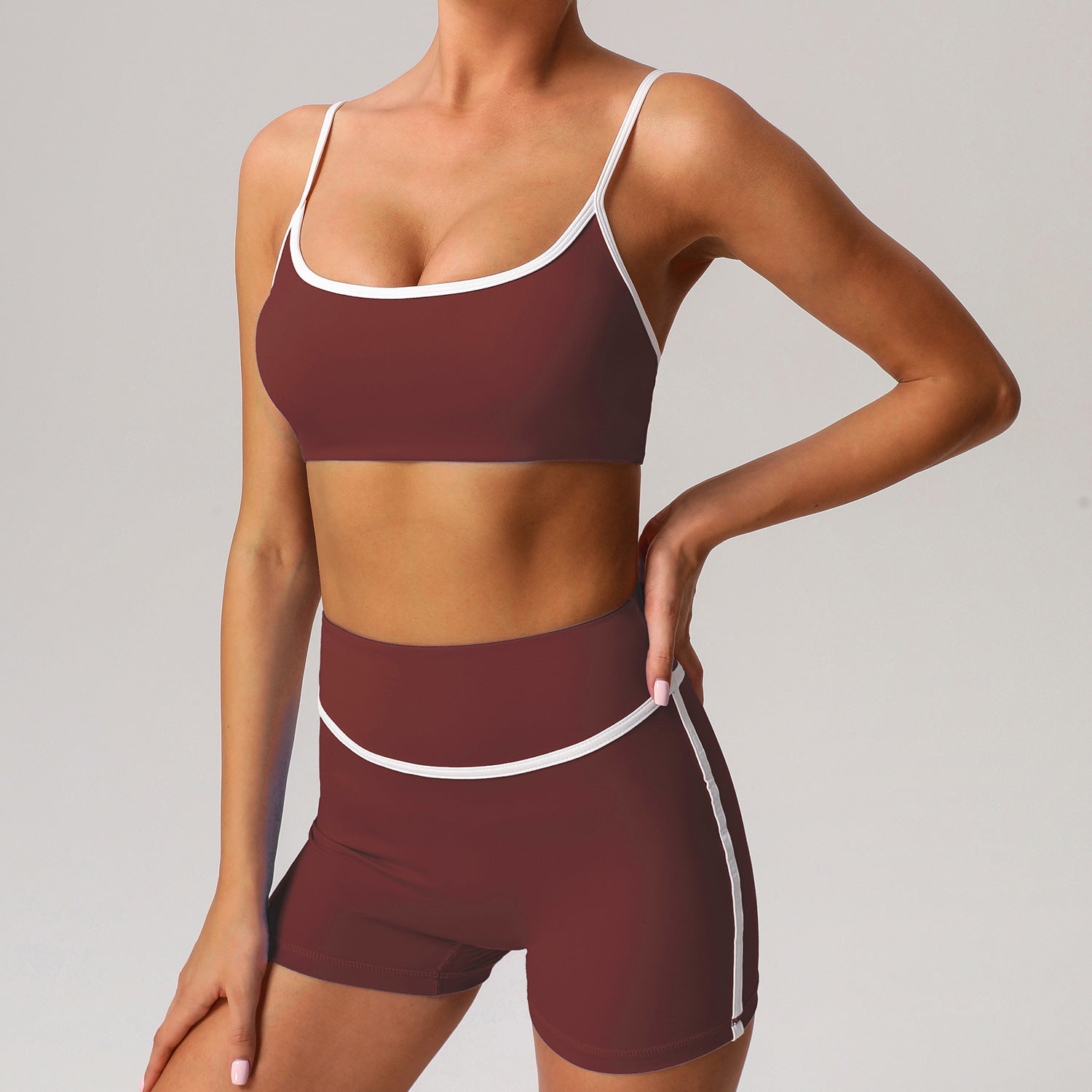 Tight-fitting and skin-like yoga set